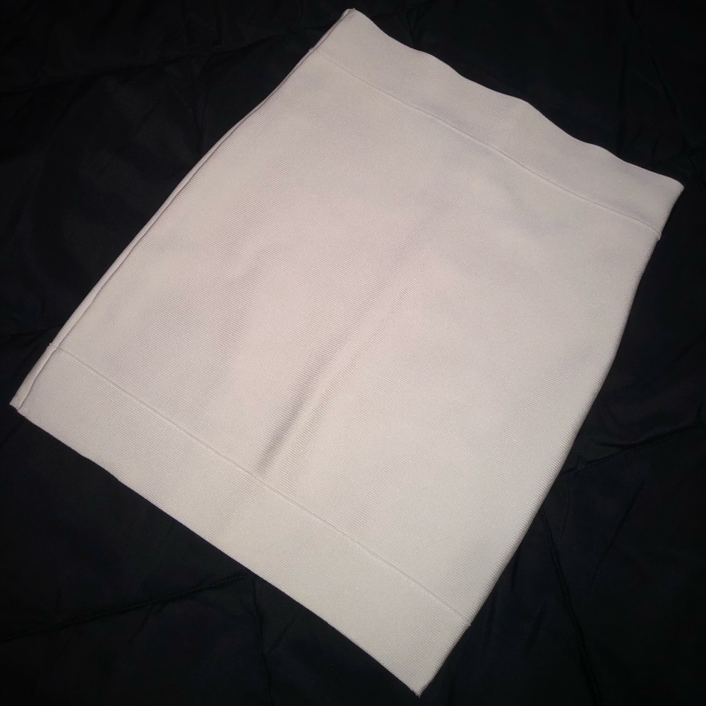 BCBGMAXAZRIA - BODYCON SKIRT